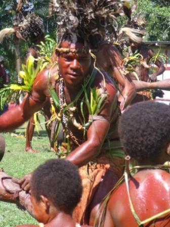 受け継がれる知恵ー天然のペイント - パプアニューギニア通信